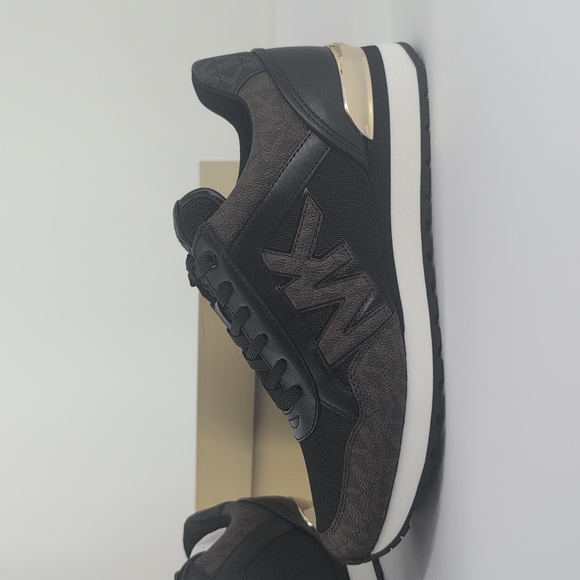 Size 8.5 Michael Kors Maddie Sneakers NEW ! - Picture 2 of 12